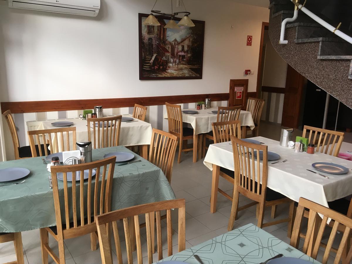 לינה וארוחת בוקר באלאטונפורד Zoeldteto Panzio מראה חיצוני תמונה